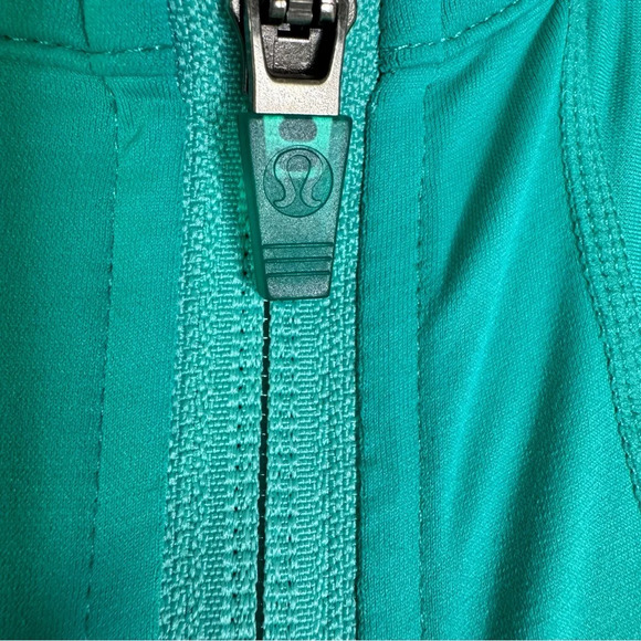 Lululemon Lightweight Mesh Sides Back Zip Pockets Athletic Vest Green Size 6 - Picture 8 of 9